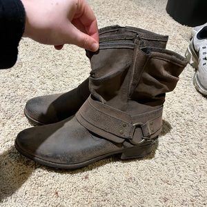 Distressed short cowboy look boot